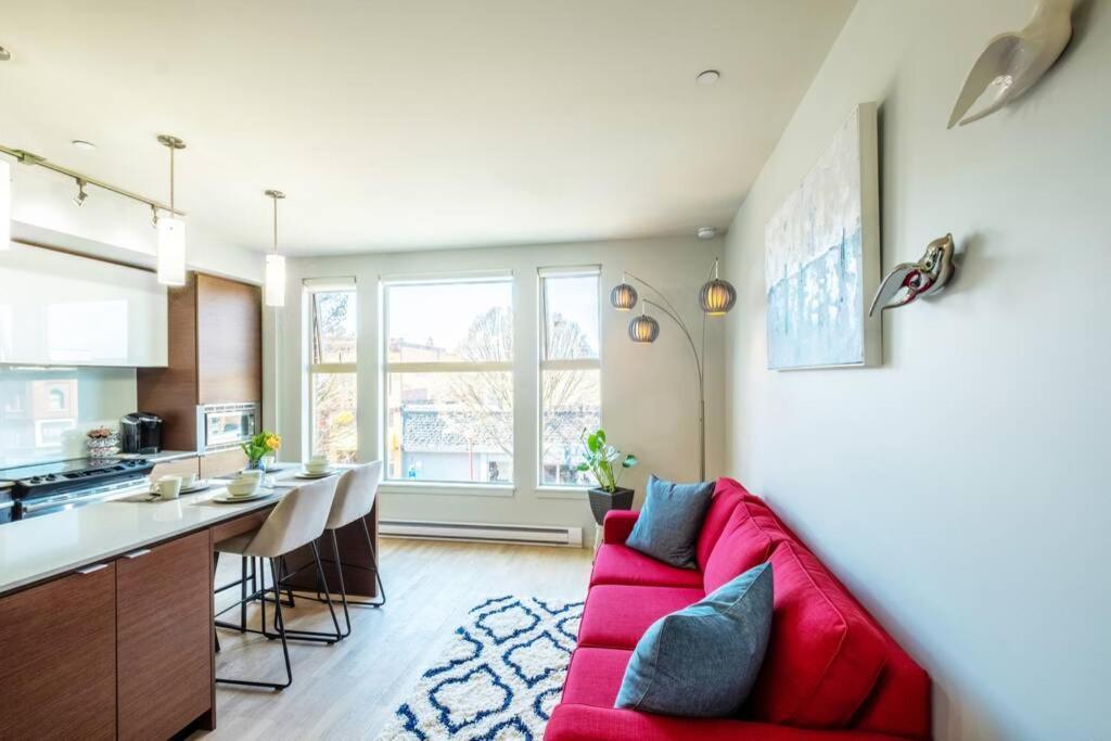 Clean 3rd Floor 1 Bedroom In Old Town China Town Apartment *