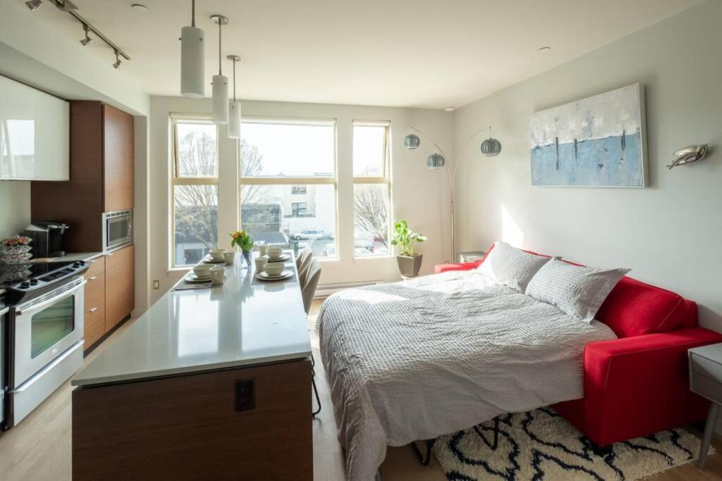 Clean 3rd Floor 1 Bedroom In Old Town China Town Apartment *