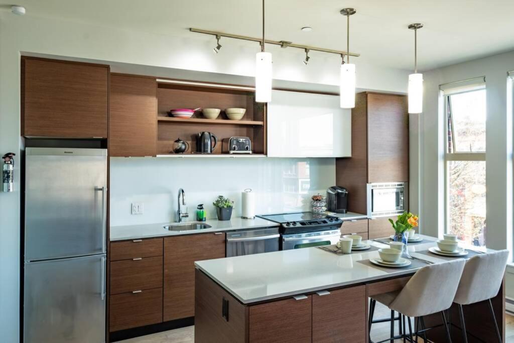 Clean 3rd Floor 1 Bedroom In Old Town China Town Apartment *